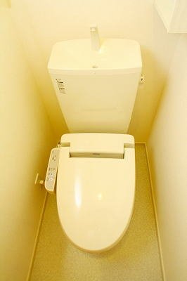 ラベンダーハイツのトイレ|ゆったりとした空間のトイレです