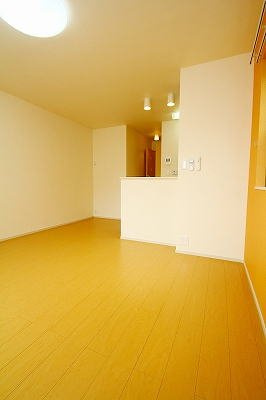 ラベンダーハイツの内装|明るい色調の室内です