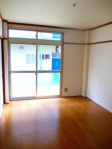 坂口ハイツの内装|明るい室内です