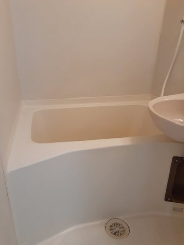 杉本ハイツの浴室|コンパクトで使いやすいお風呂です