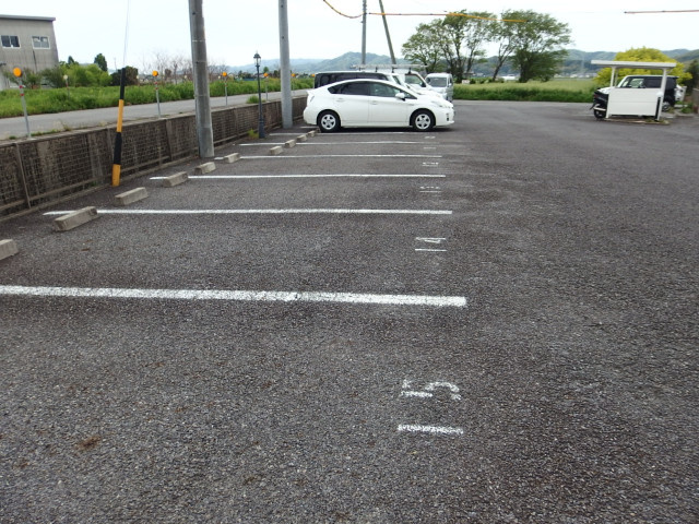 オーキットコートB棟の駐車場