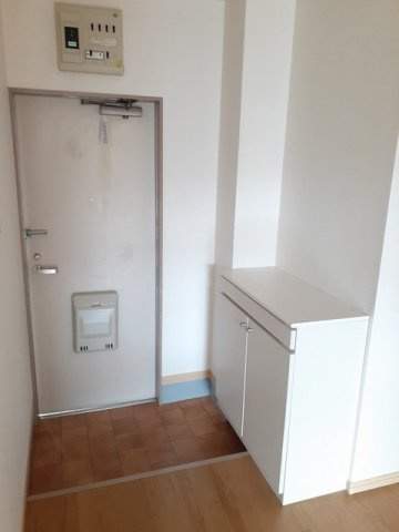 アメニティライフ鶴の玄関|シンプルで使いやすい玄関です