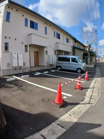 熊本市中央区黒髪５丁目のアパートの駐車場|カースペースがあります