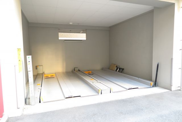 CASSIA難波の駐車場