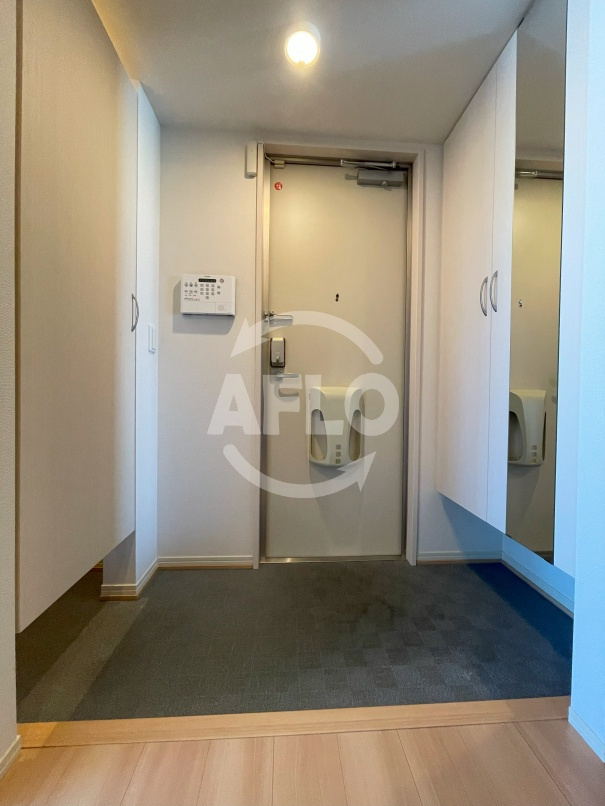 プレミアム正覚寺　加美小学校の玄関|プレミアム正覚寺　玄関