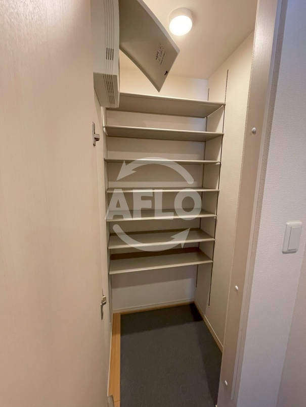 プレミアム正覚寺　加美小学校の収納|プレミアム正覚寺　シューズクローク