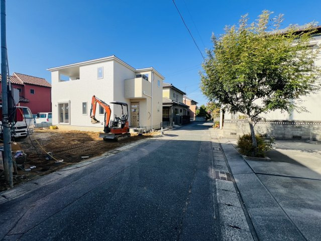 碧南市汐田町三丁目76『仲介手数料無料』新築戸建ての前面道路含む現地写真