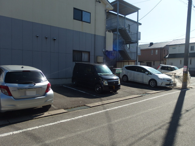 グリーンハイツⅡの駐車場