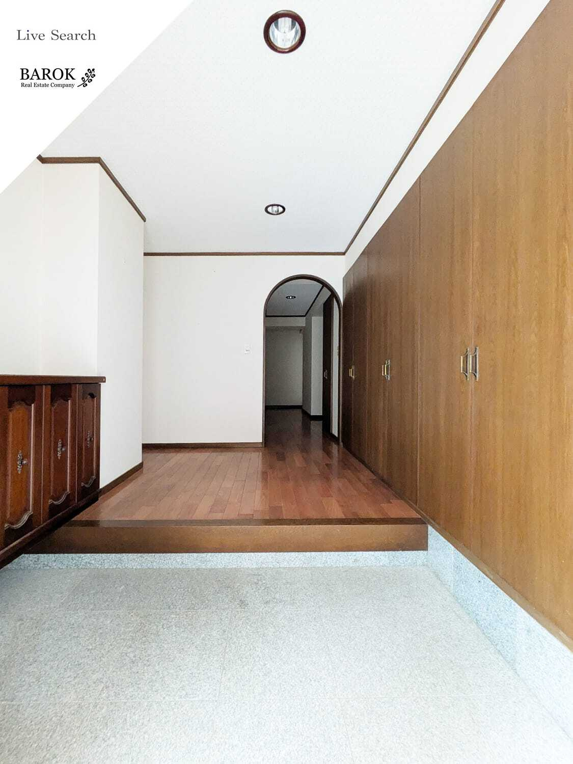 第2友広ビルの玄関