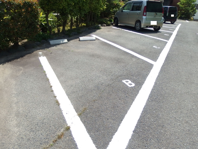 ハイツ沢田の駐車場