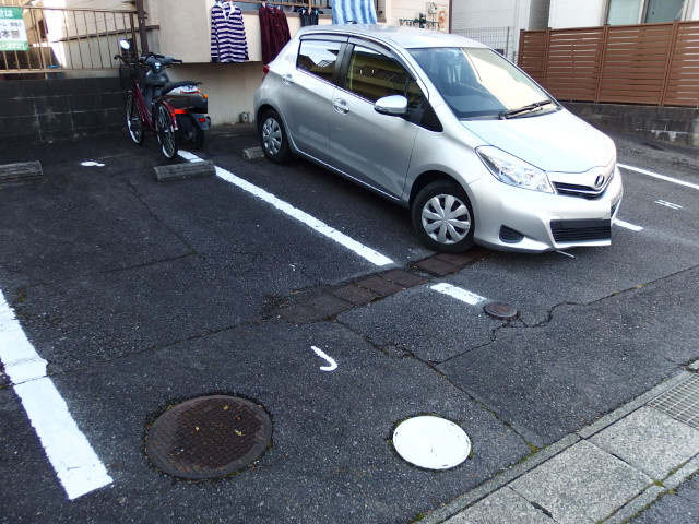 コーポみどりの駐車場