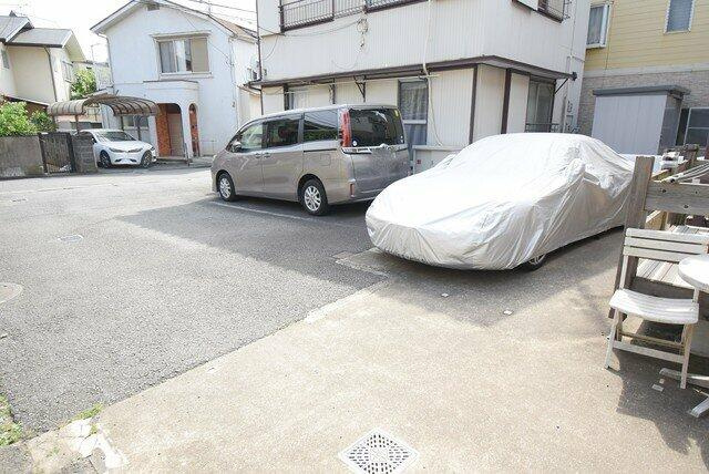 パインホームズ多摩川Ⅲの駐車場