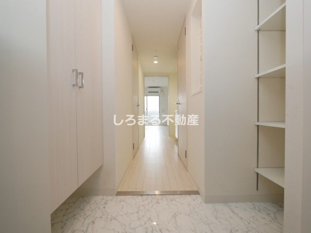 ファーストフィオーレ本町イーストの玄関