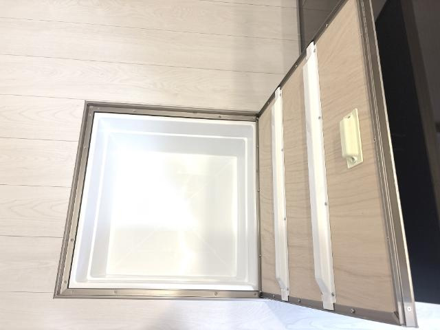 Luminous coatの収納|床下収納