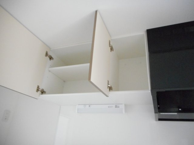 アルメゾンコスメアのキッチン|収納（上部）