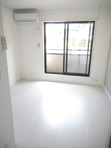 アルメゾンコスメアの居間・リビング|ゆったりとしたリビングです