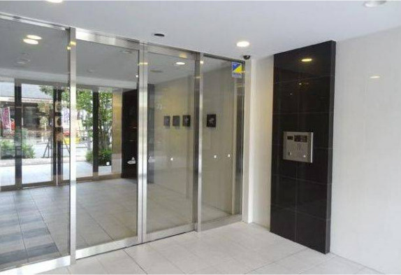 パークアクシス台東根岸のエントランス