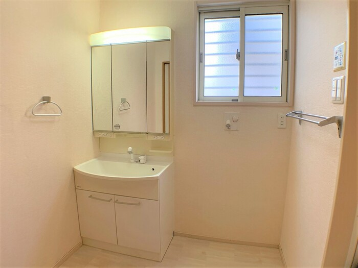 上田戸建借家の洗面所