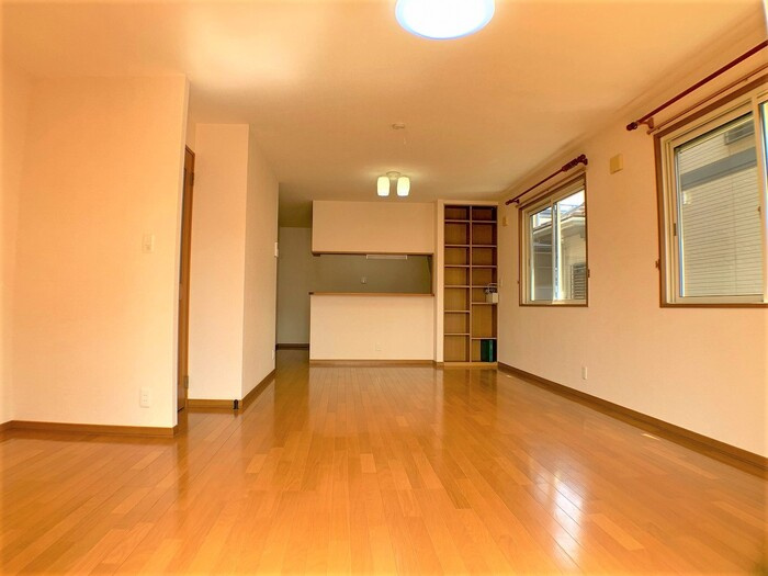 上田戸建借家の居間・リビング