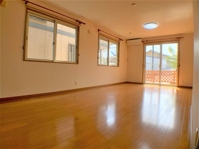 上田戸建借家の居間・リビング