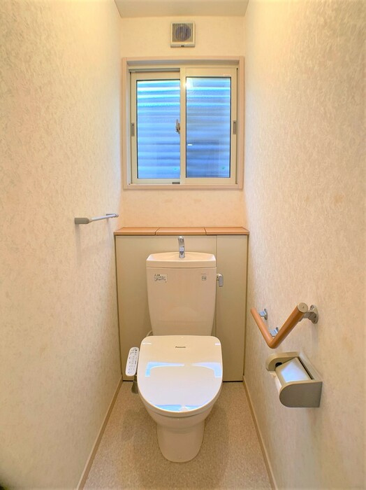 上田戸建借家のトイレ