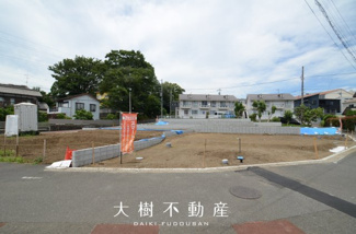 【前面道路含む現地写真】