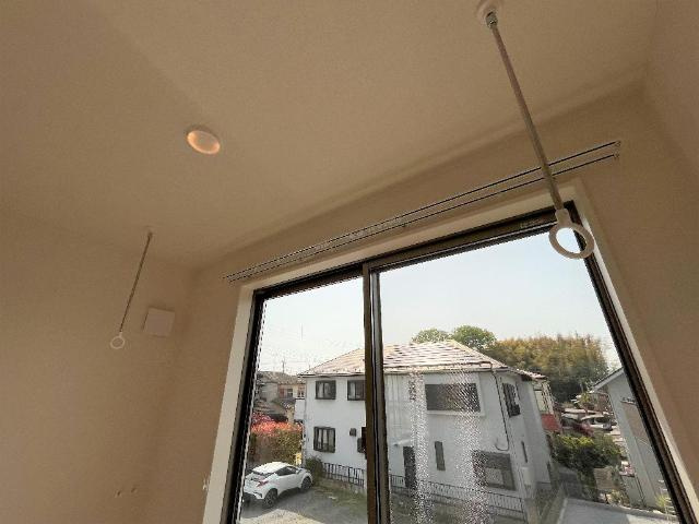 仮）西金野井アパート新築工事の設備|室内物干し（イメージ）