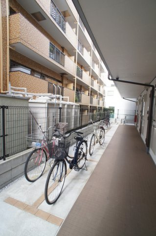 リブリ・プルメリアのエントランス|毎日通るエントランスはこのようになっています