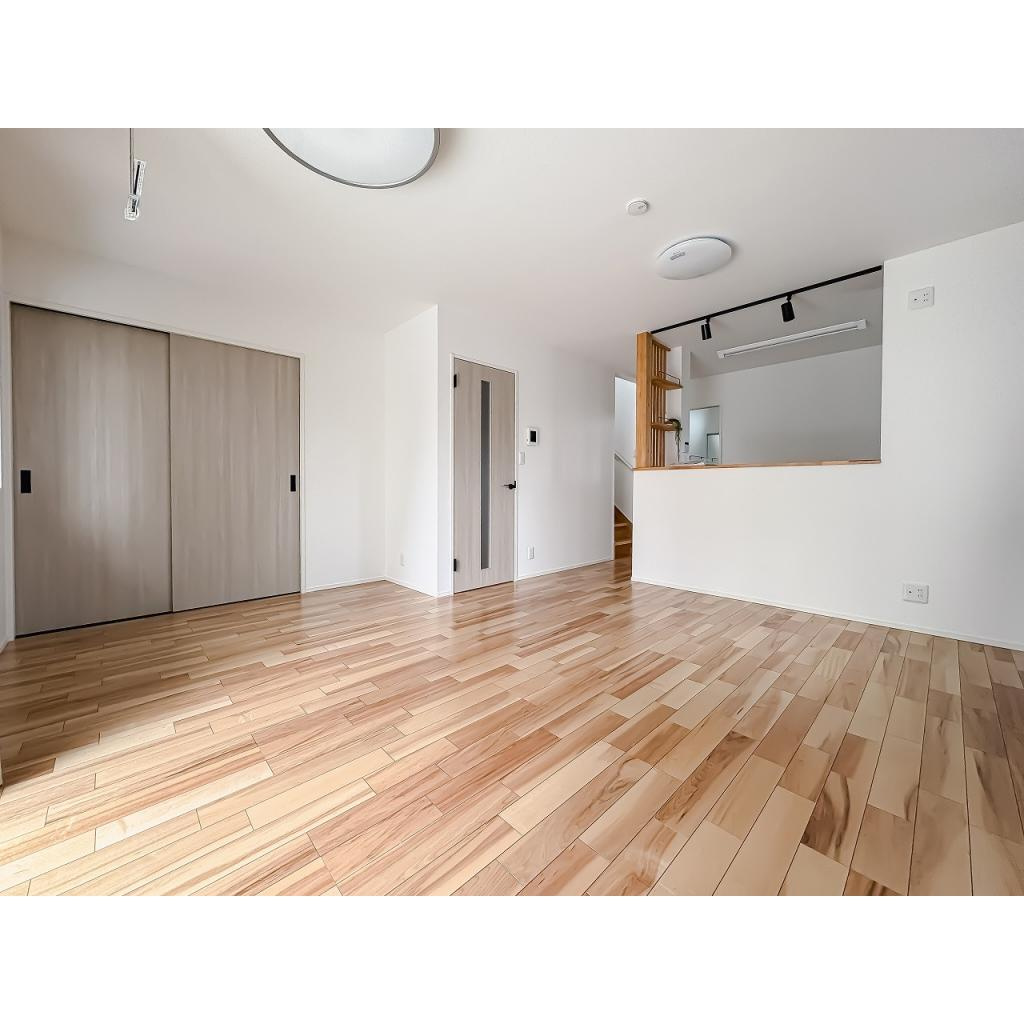 さいたま市岩槻区城南４丁目戸建の居間・リビング|リビング