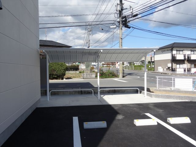 メゾン ラフィネＢ棟の駐車場