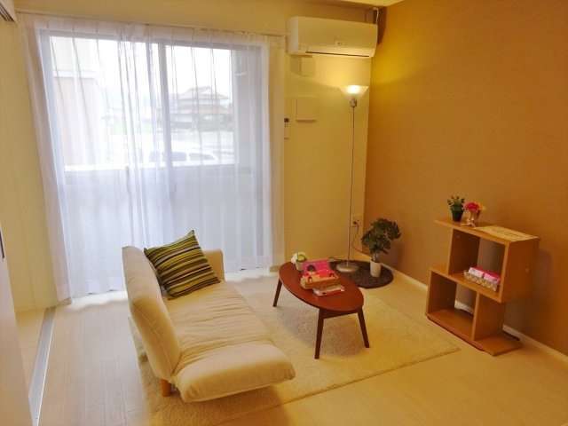 メゾン ラフィネＢ棟の居間・リビング