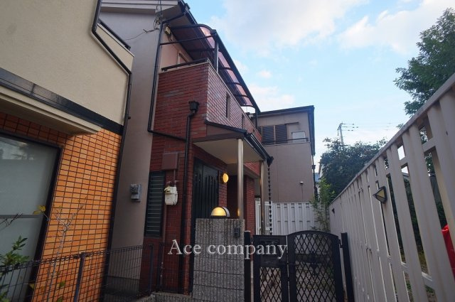 【外観】 | 八尾市本町3丁目 | 【駐車2台可能！敷地約39.3坪付き！庭付きの2階建て♪2WAYアクセス可能♪】ローン返済目安：月々約90691円（頭金0円、変動金利0.875％、返済期間35年、ボーナス払い無しで試算しています）