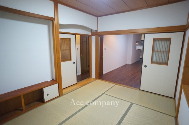 【内装】 | 八尾市本町3丁目 | 【1階：和室6.5帖】新規：畳表替え、襖・障子貼替え済み☆便利な2WAYドアです♪