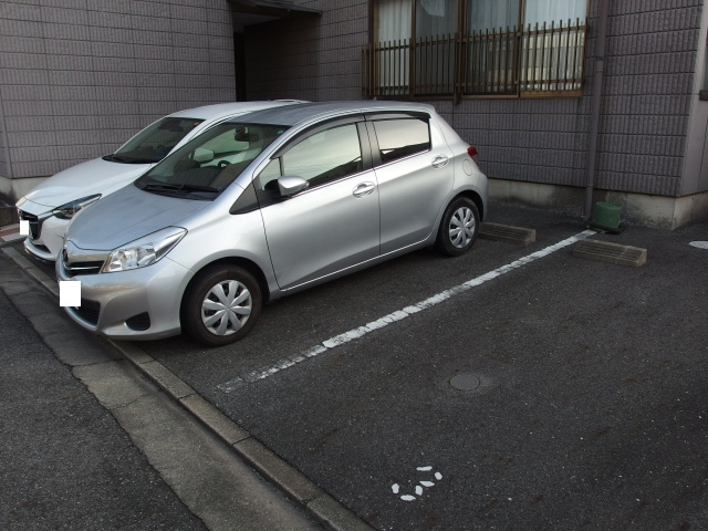 ジュネス・ヨシエンの駐車場