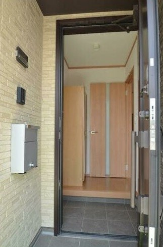 中川区荒子四丁目戸建賃貸の玄関