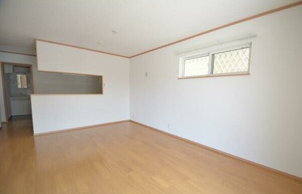 中川区荒子四丁目戸建賃貸の居間・リビング