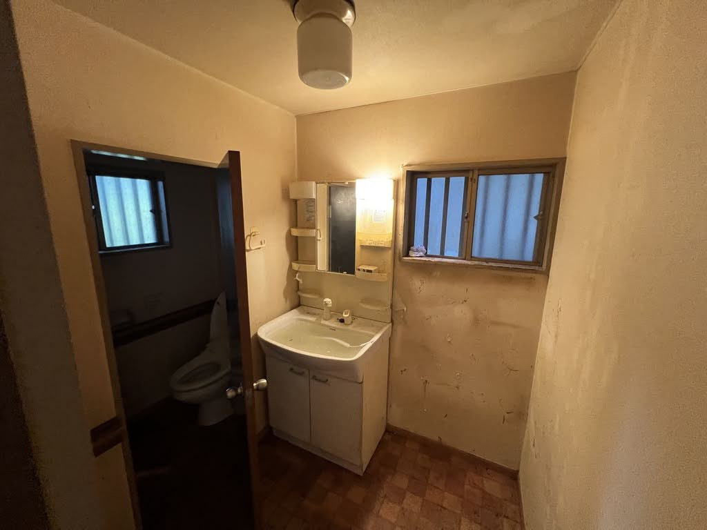 埼玉県加須市大越　中古戸建の独立洗面台