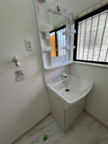 埼玉県熊谷市柿沼 中古戸建の独立洗面台