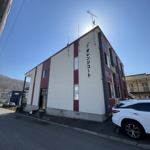 Ｌ　オレンジコートの駐車場|駐車場に車を止められます