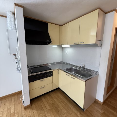 Ｌ　オレンジコートのキッチン|コンパクトなキッチンで掃除もラクラク