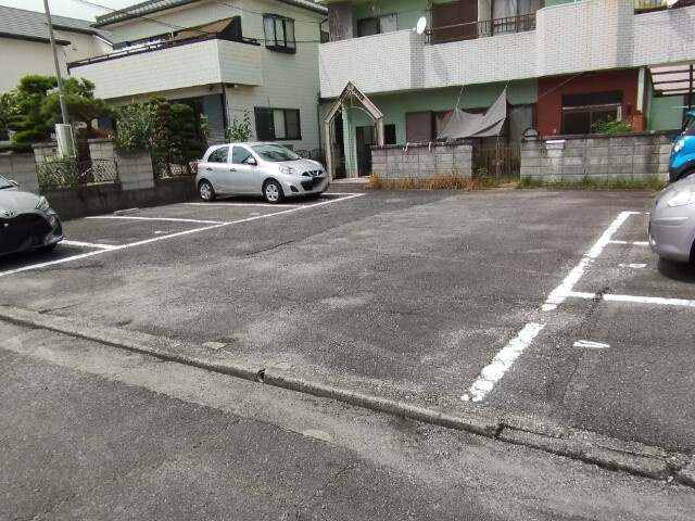 リバティハウスの駐車場