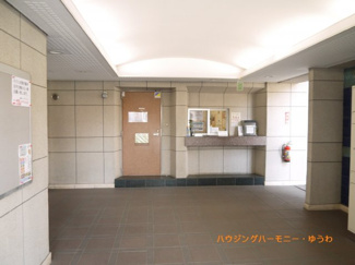 【その他共用部分】 | 清潔感と歓迎感があるエントランスホールとなります。
