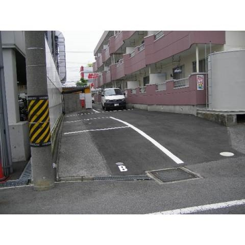 エトワールのりみつの駐車場
