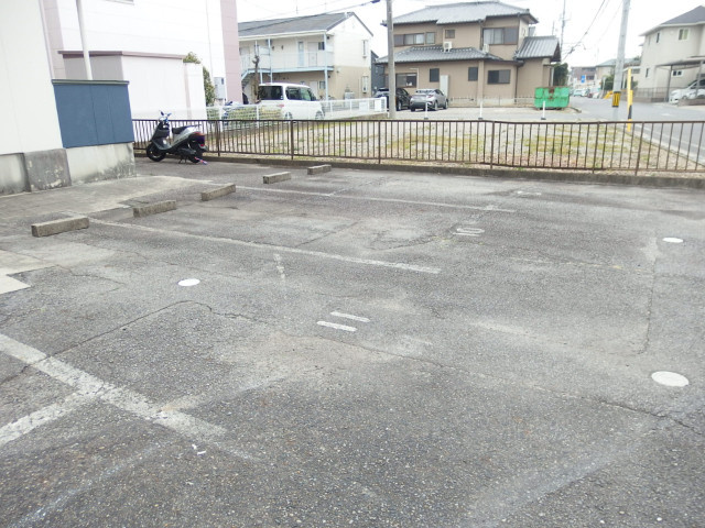 コーポ吉の駐車場