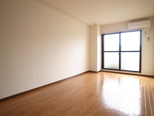 【居間・リビング】 | STROMWESTEN | こちらの居間で趣味の時間をお楽しみください