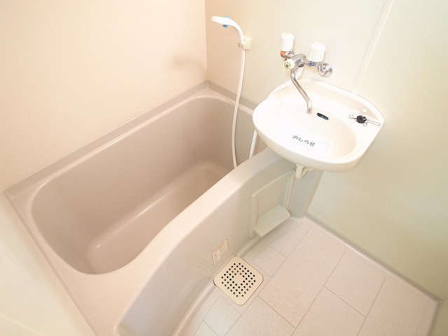 【浴室】 | STROMWESTEN | お風呂で日々の疲れを落としましょう