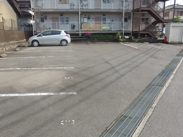グリーンハイツ（堂前町）の駐車場