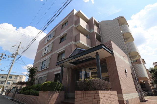 ロイヤルファームの外観