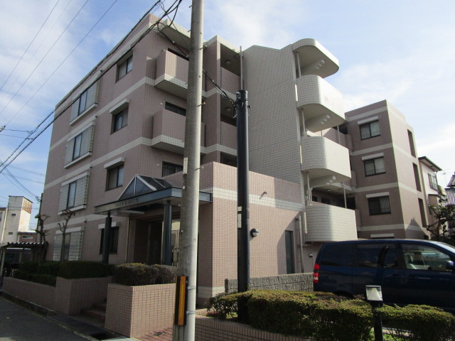 ロイヤルファームの外観