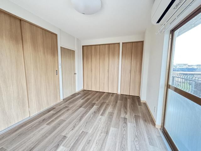 伊藤マンションの洋室